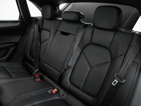 Certified 2026 Porsche Macan AWD/4WD image 37