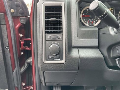 Used 2018 RAM 2500 Tradesman w/ Chrome Appearance Group image 13