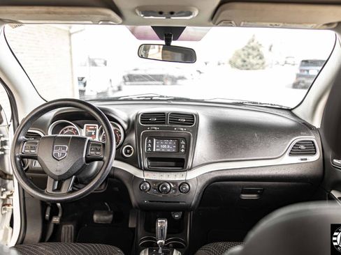 Used 2015 Dodge Journey SXT w/ Flexible Seating Group image 19