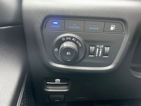 Used 2024 Jeep Grand Cherokee Trailhawk w/ Luxury Tech Group III image 31