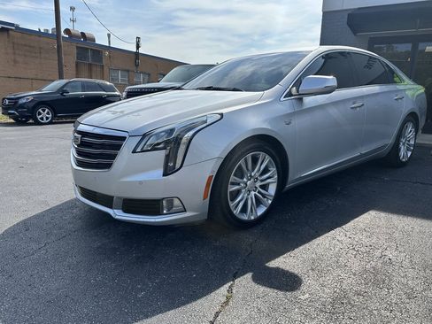 Used 2018 Cadillac XTS Luxury FWD image 1