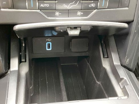 Used 2019 Ford Explorer XLT w/ Equipment Group 202A AWD/4WD image 27