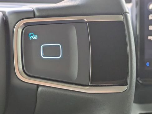 Certified 2025 Ford Expedition Active image 28