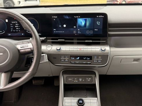 Used 2024 Hyundai Kona Limited image 18