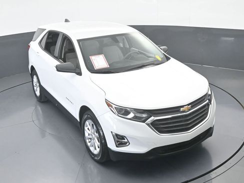 Used 2018 Chevrolet Equinox LS image 50