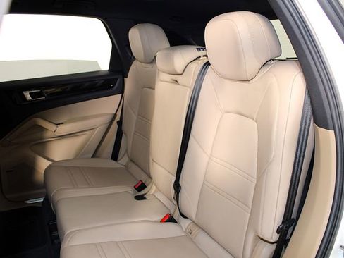 Certified 2023 Porsche Cayenne AWD/4WD image 21