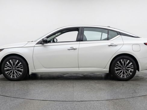 Used 2025 Nissan Altima 2.5 SV image 5