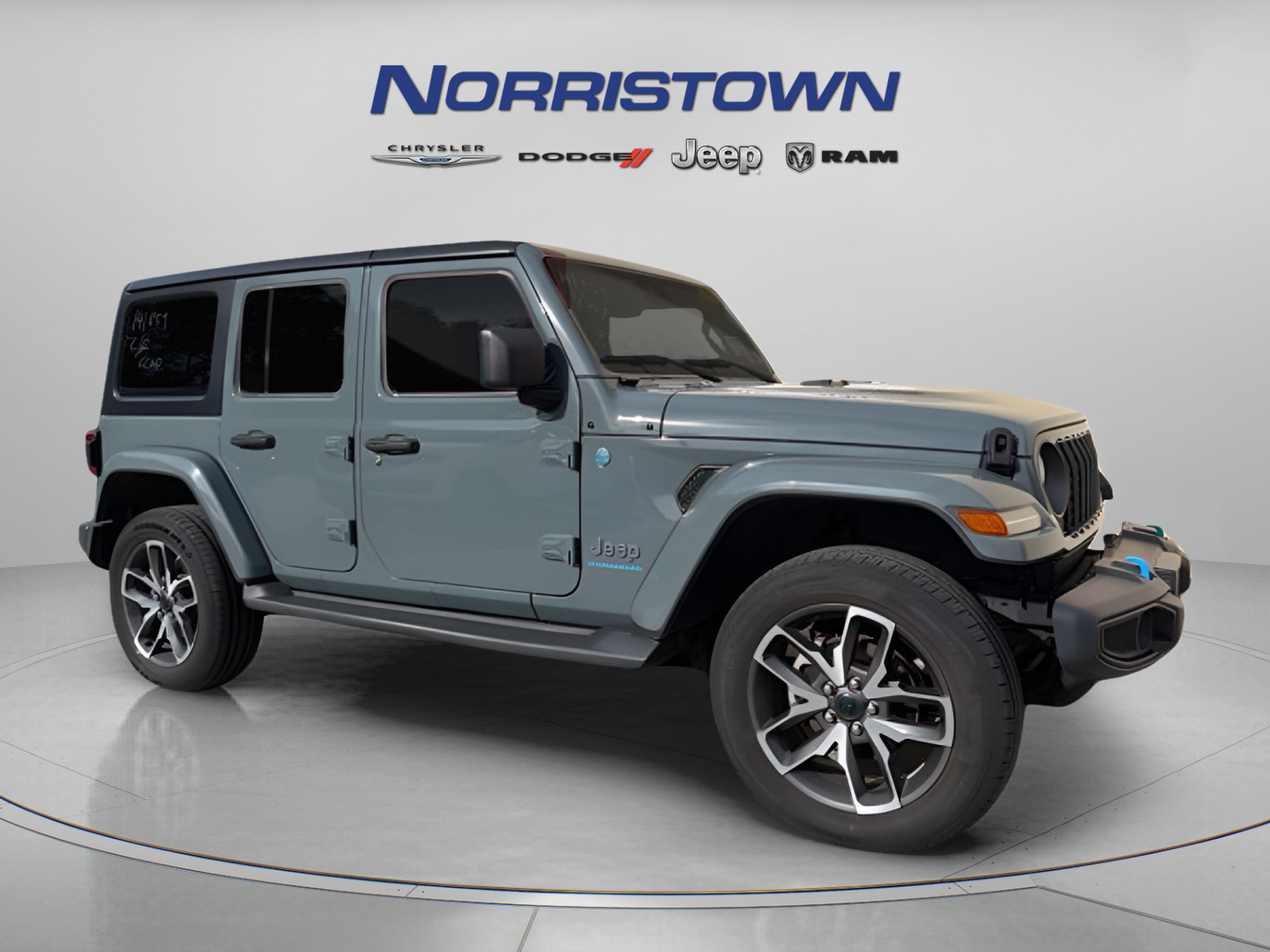 Used 2024 Jeep Wrangler Unlimited w/ Convenience Group AWD/4WD image 8