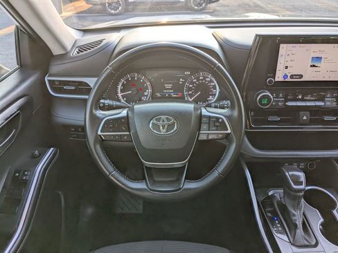 Used 2024 Toyota Highlander LE image 16