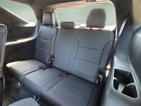 Used 2025 Chevrolet Traverse High Country FWD image 31