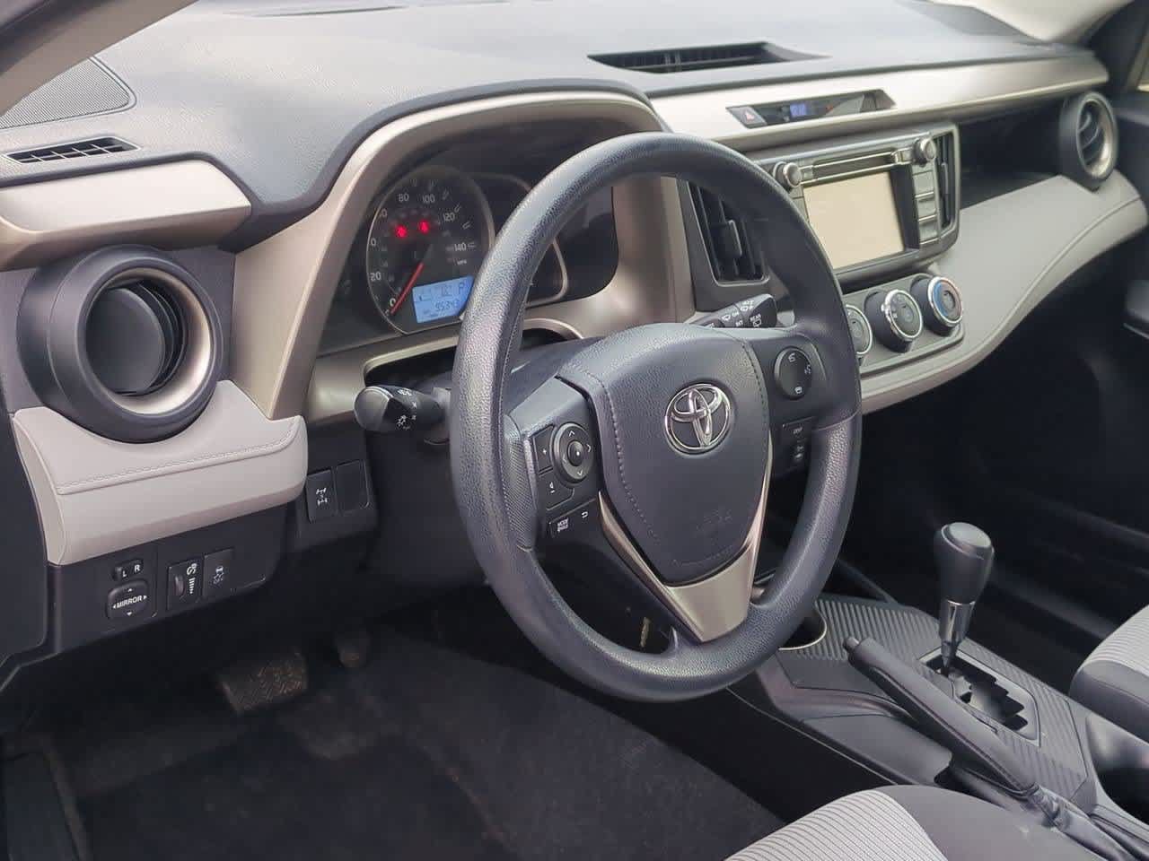 Used 2015 Toyota RAV4 LE AWD/4WD image 2