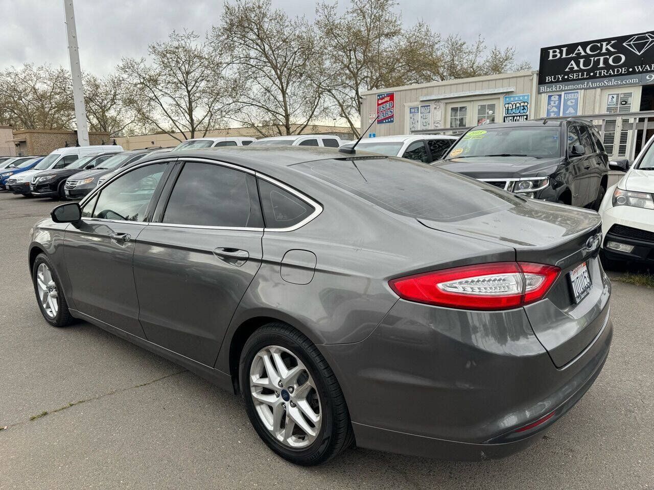 Used 2014 Ford Fusion SE w/ Equipment Group 202A FWD image 4