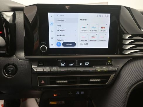 Used 2025 Toyota Camry SE FWD image 9
