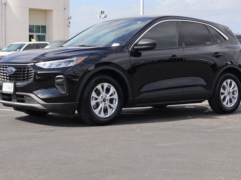 Used 2023 Ford Escape Active image 1