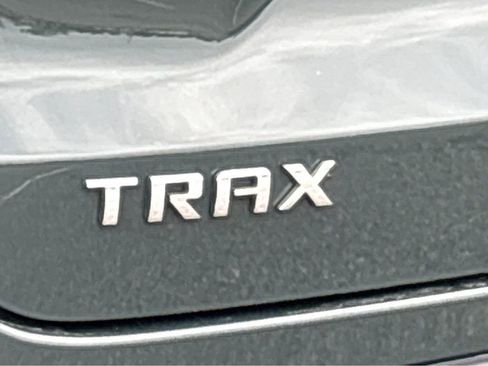 Used 2025 Chevrolet Trax LT FWD image 25