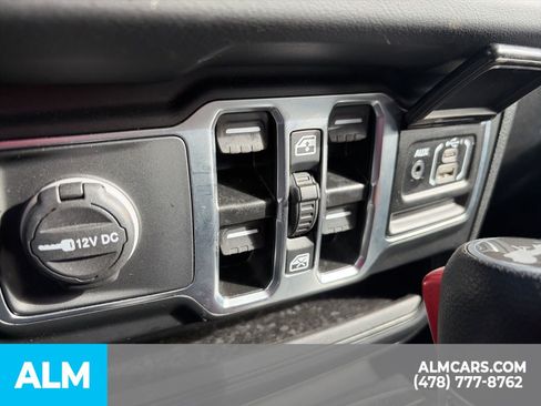 Used 2025 Jeep Wrangler Unlimited Sahara AWD/4WD image 21