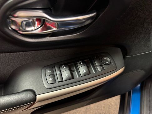 Used 2018 Jeep Cherokee Latitude w/ Altitude Package image 15