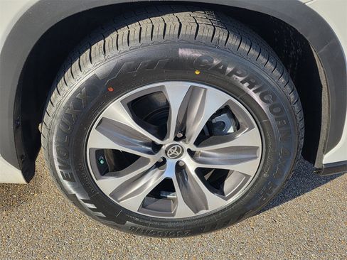 Used 2022 Toyota Highlander XLE image 5