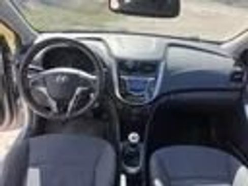 Used 2013 Hyundai Accent SE image 9