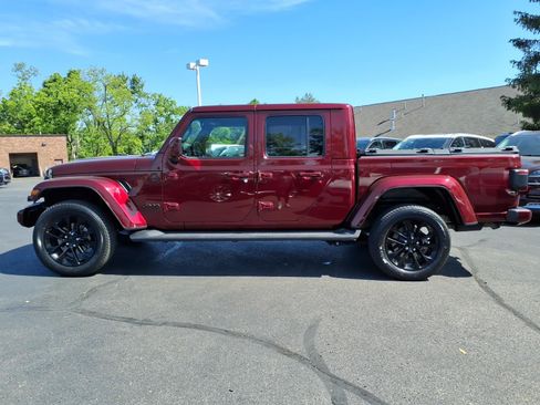 Used 2021 Jeep Gladiator Overland AWD/4WD image 4