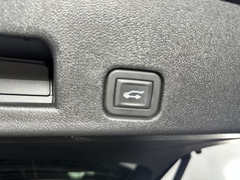Used 2026 GMC Acadia Elevation w/ Elevation Premium Package FWD image 30