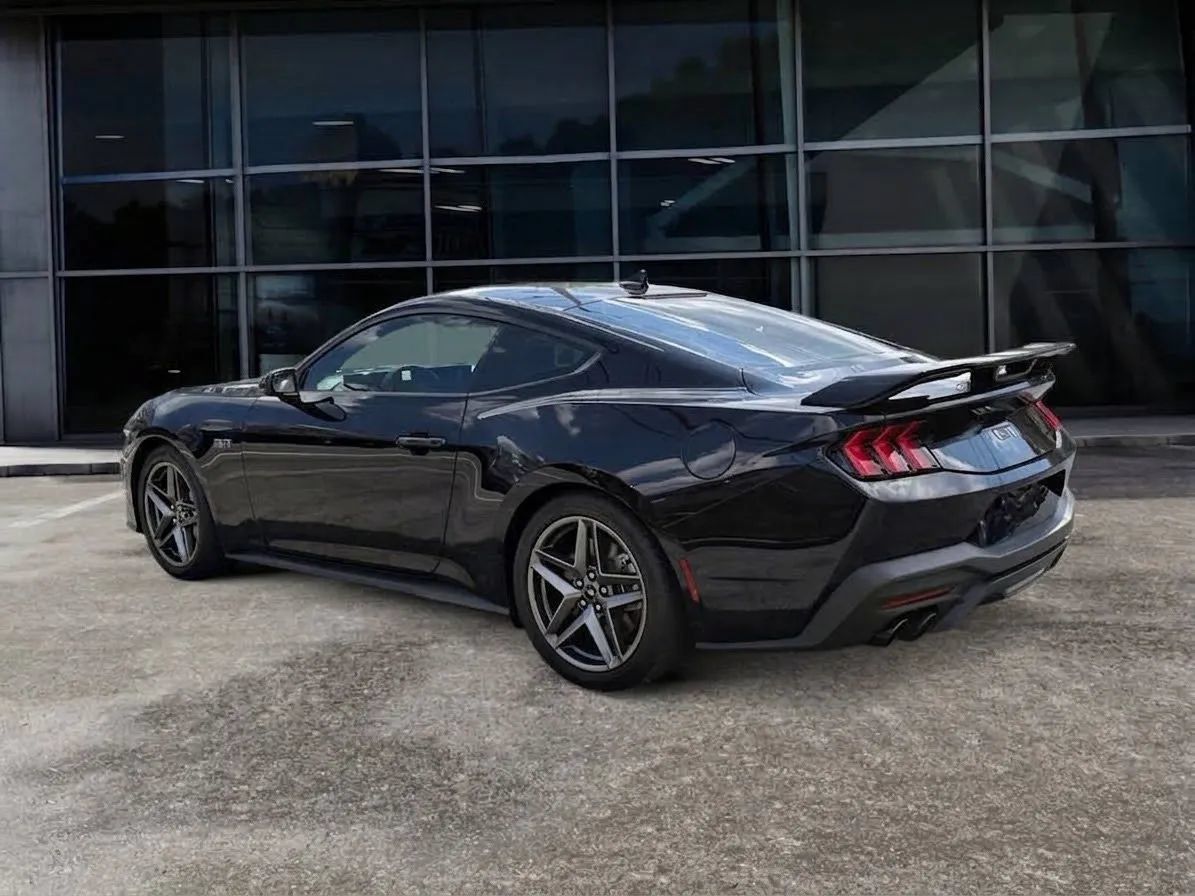 Used 2025 Ford Mustang GT RWD image 3