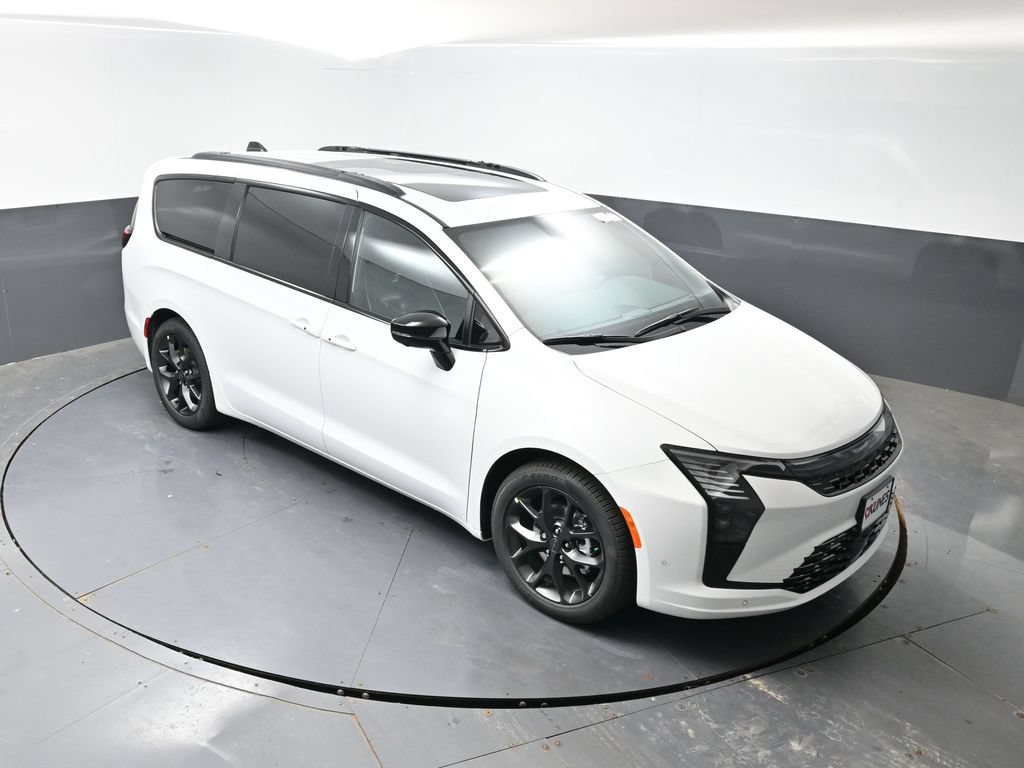 New 2027 Chrysler Pacifica Limited w/ Family Tech Group FWD image 35