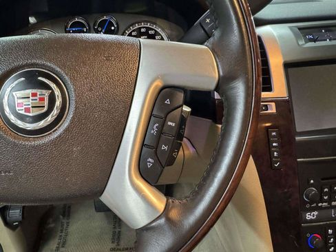 Used 2012 Cadillac Escalade Luxury AWD/4WD image 31