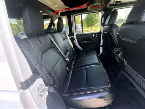 Used 2024 Jeep Wrangler Unlimited Sahara AWD/4WD image 26
