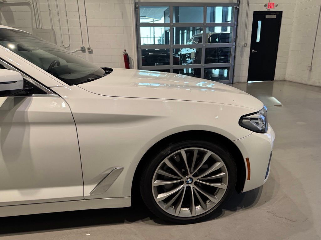 Used 2023 BMW 530i xDrive w/ Premium Package AWD/4WD image 9
