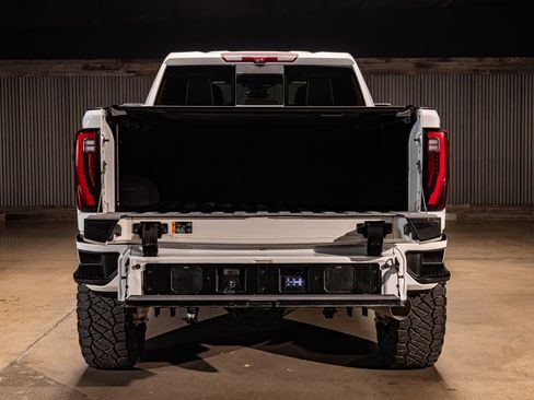 Used 2024 GMC Sierra 2500 Denali Ultimate image 9