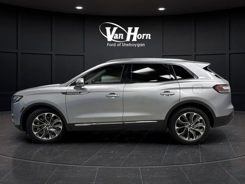 Used 2022 Lincoln Nautilus Reserve image 13