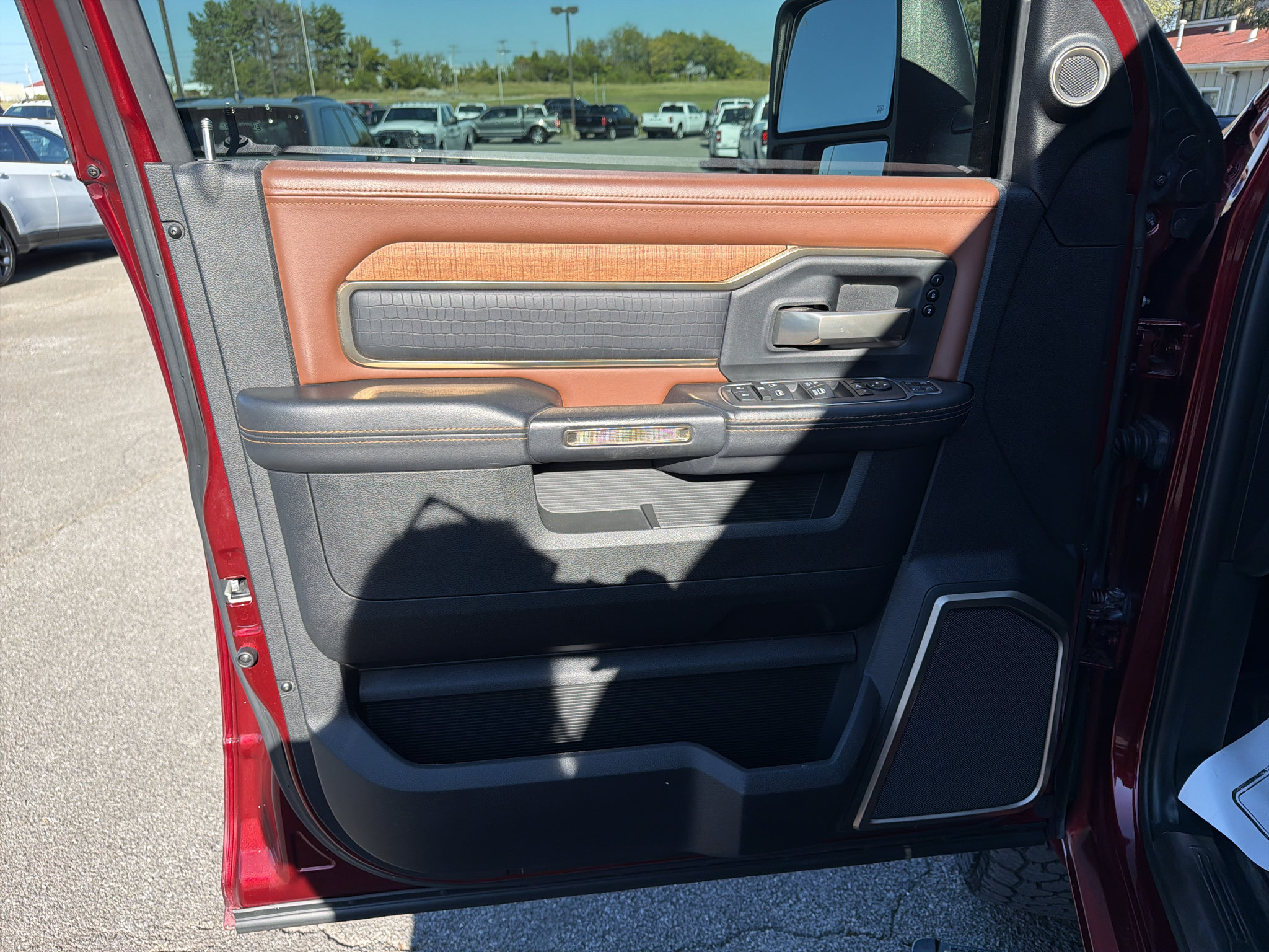 Used 2024 RAM 2500 Limited AWD/4WD image 9