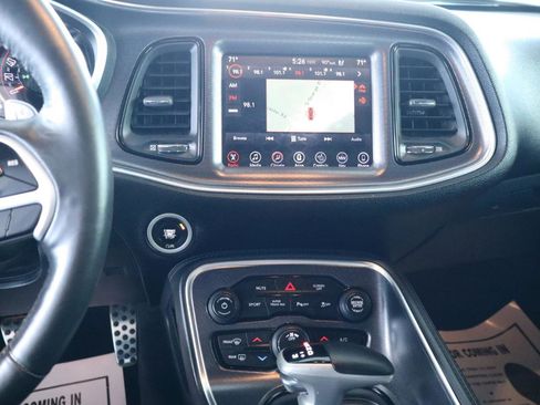 Used 2017 Dodge Challenger R/T Scat Pack w/ Leather Interior Group RWD image 19