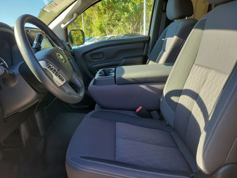 Used 2022 Nissan Titan S image 25
