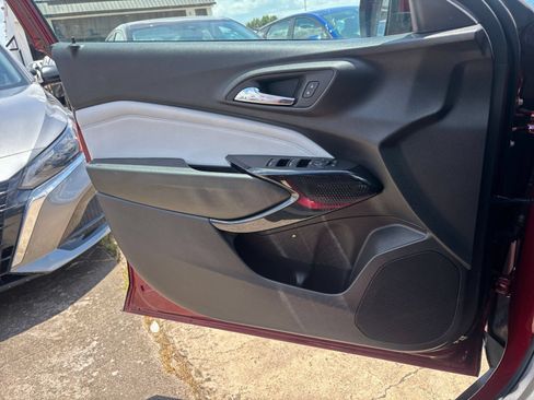 Used 2025 Chevrolet Trax LT FWD image 18