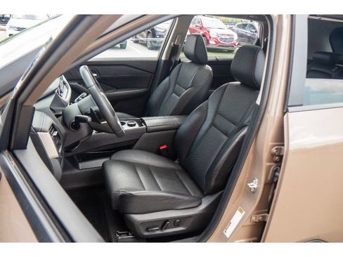 Used 2024 Nissan Rogue SV w/ SV Premium Package AWD/4WD image 11