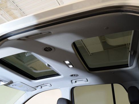 Used 2021 Chevrolet Traverse LT w/ LT Premium Package image 40