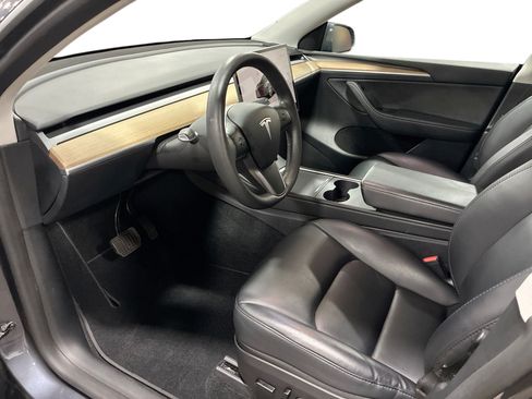 Certified 2023 Tesla Model Y Long Range AWD/4WD image 9