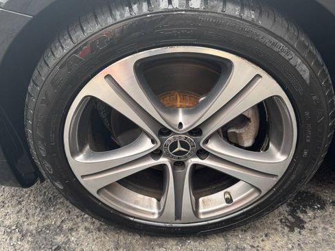 Used 2019 Mercedes-Benz E 300 4MATIC image 12