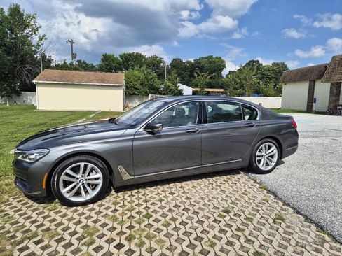 Used 2016 BMW 750i xDrive AWD/4WD image 10