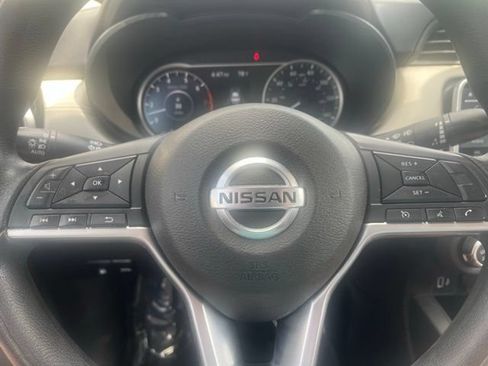 Used 2020 Nissan Versa SV FWD image 14
