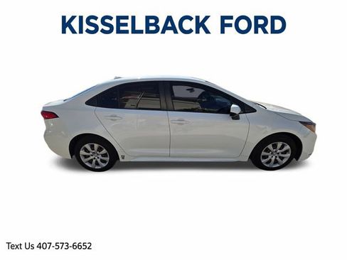 Used 2021 Toyota Corolla LE image 2