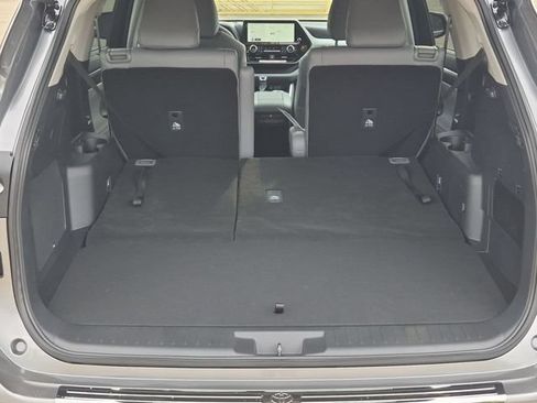 Certified 2026 Toyota Highlander Platinum AWD/4WD image 31