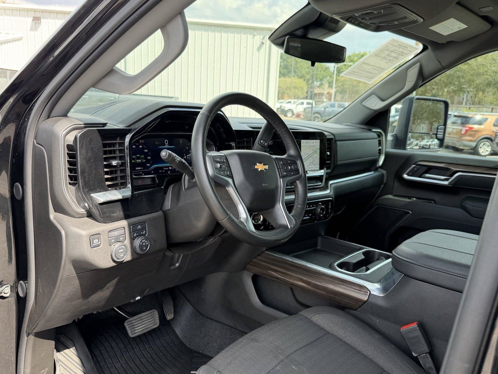 Used 2025 Chevrolet Silverado 2500 LT AWD/4WD image 16