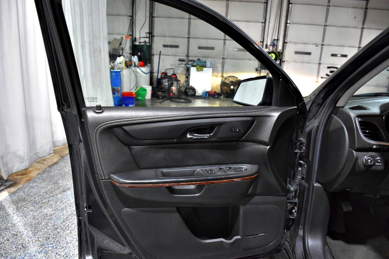 Used 2014 Chevrolet Traverse LTZ FWD image 28