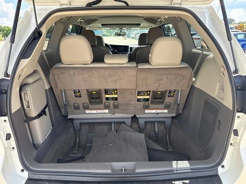 Used 2017 Toyota Sienna XLE w/ Protection Package FWD image 19