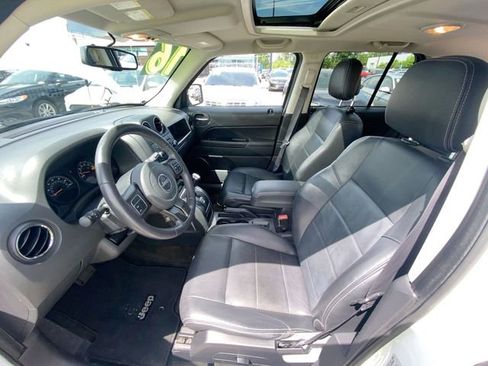Used 2016 Jeep Patriot High Altitude AWD/4WD image 16
