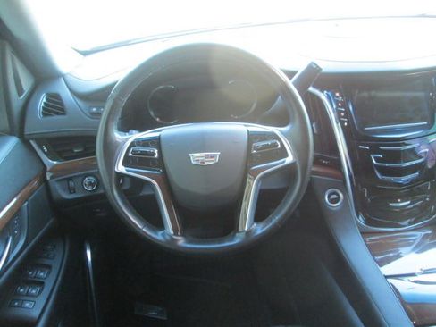 Used 2016 Cadillac Escalade Premium image 18