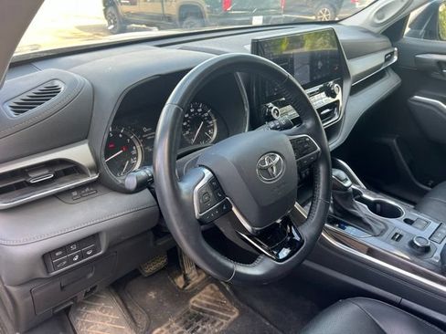 Used 2021 Toyota Highlander Limited AWD/4WD image 14